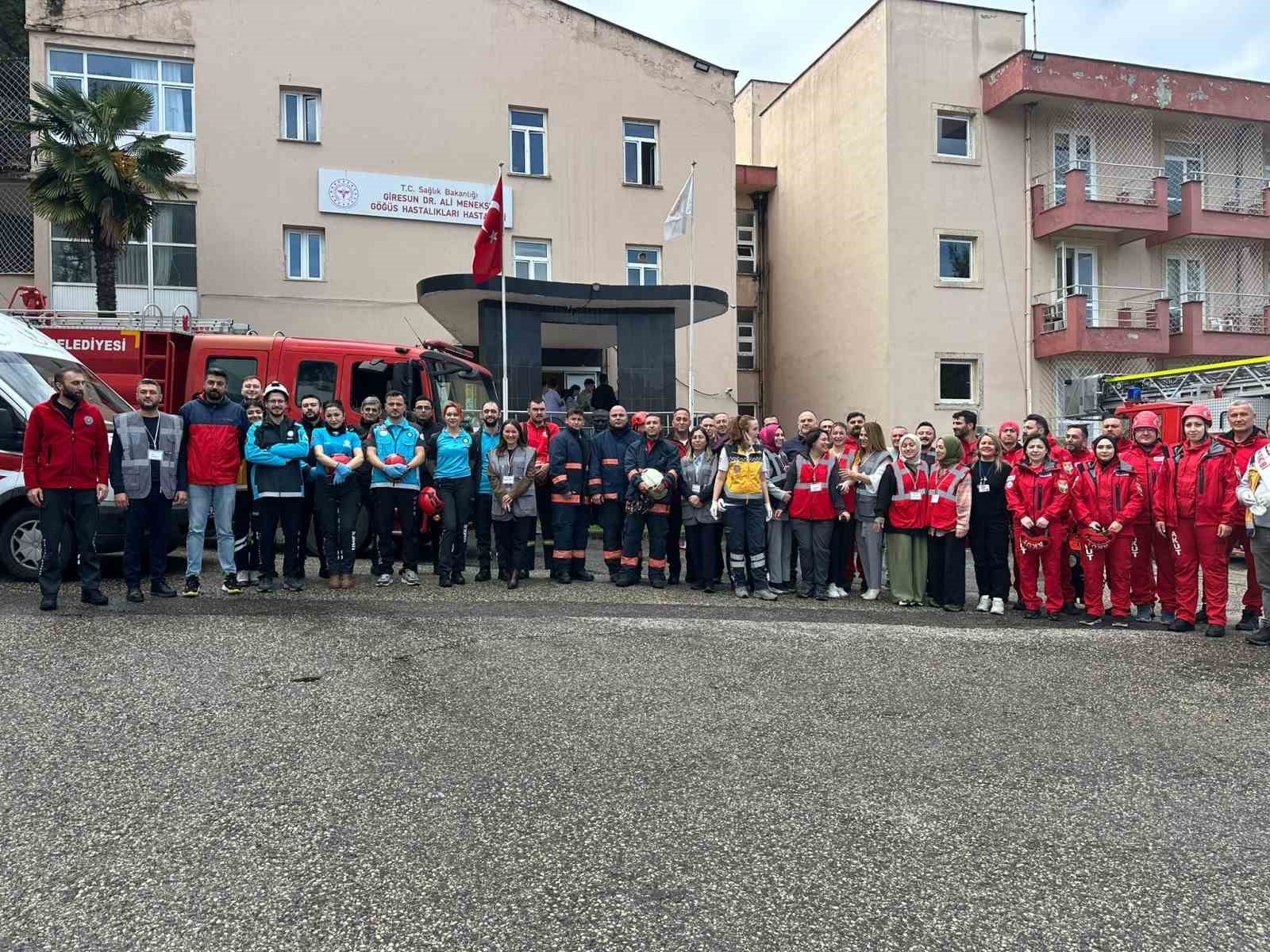 Giresun’da hastanede gerçeği aratmayan tatbikat
?v=1