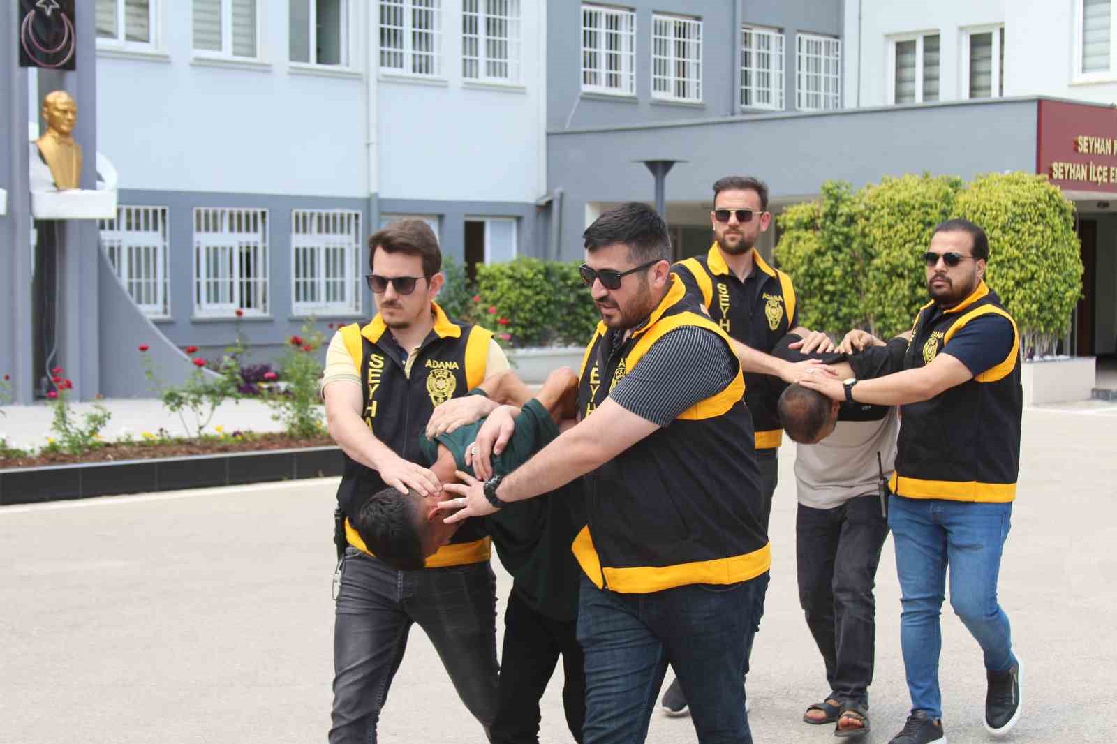 Adana’da iş adamına tuzak: 600 bin TL’den fazla parası gasbedildi
?v=1