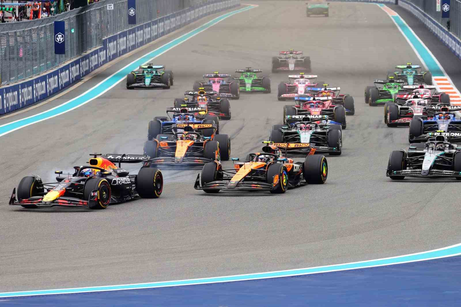 Formula 1’de Emilia Romagna Grand Prix’si heyecanı
?v=1