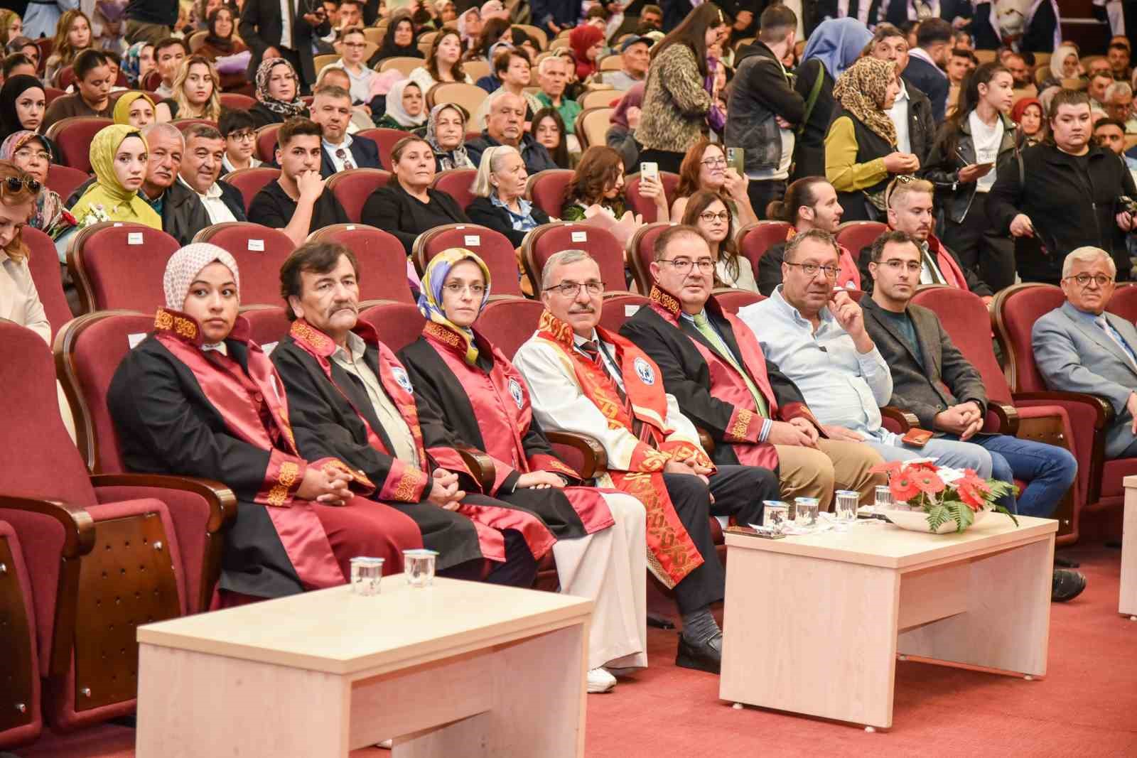 KMÜ’de ilk mezuniyet heyecanı
?v=1