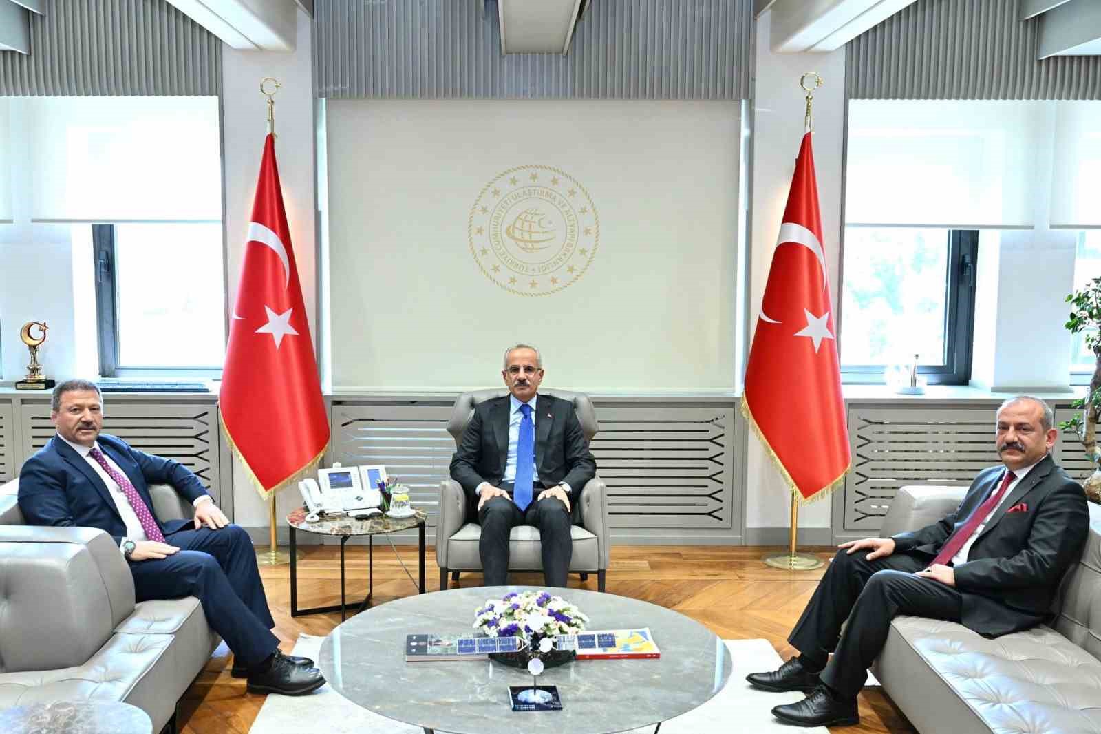 TŞOF Başkanı Yiğiner’den Bakan Uraloğlu’na teşekkür ziyareti
?v=1