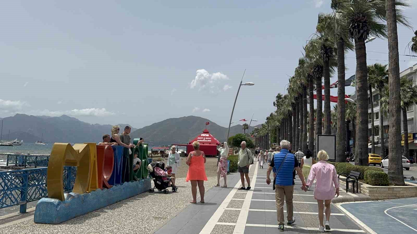Marmaris’te kuvvetli rüzgar etkili oluyor
?v=1