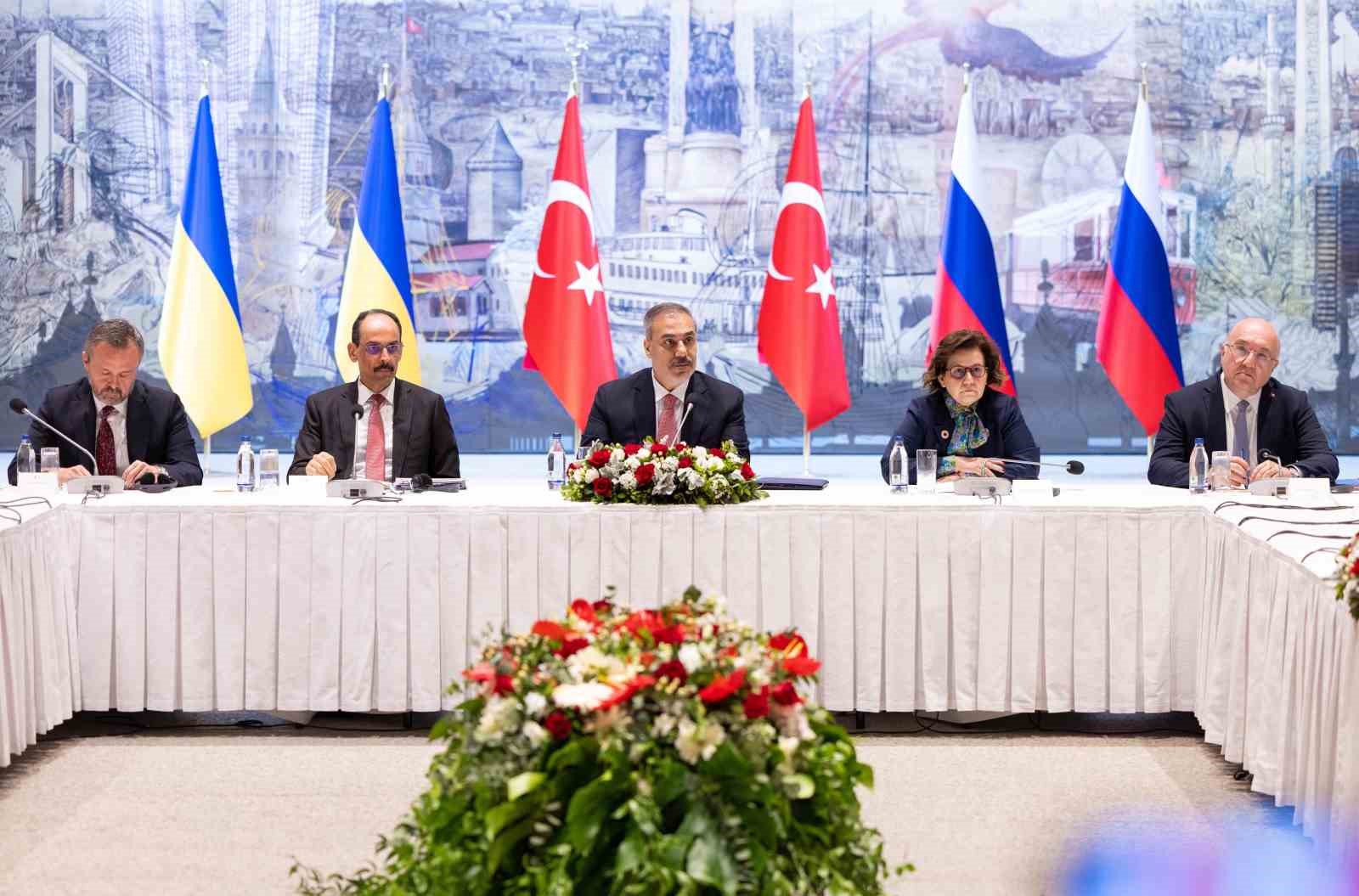 Dışişleri Bakanı Hakan Fidan:  Barış yolunda ilerlemek için fırsatı değerlendirmek zorundayız 
?v=1