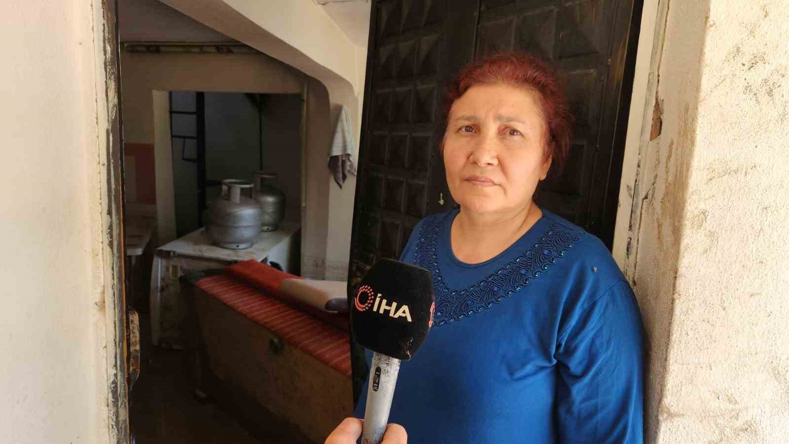 Depremden kaçarak sığındıkları yeni yuvalarında sel afetini yaşadılar
?v=1