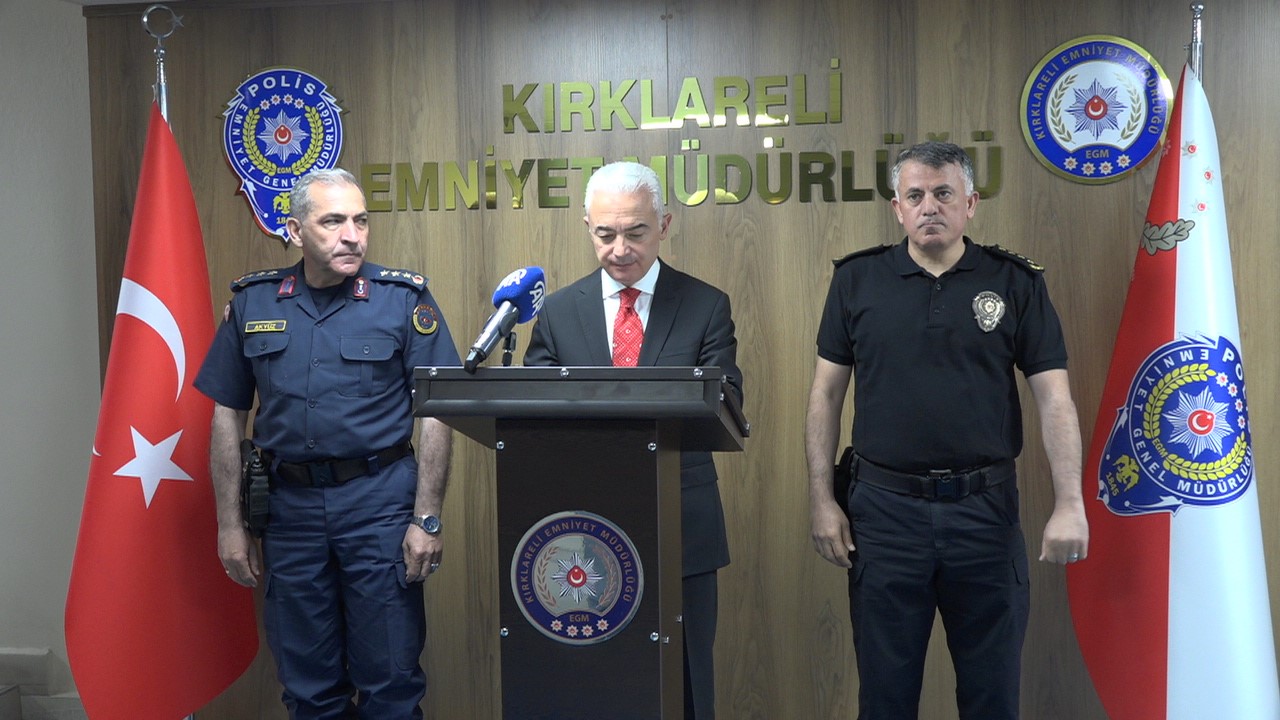 Kırklareli’nde 20 şüpheli insan kaçakçılığından tutuklandı
?v=1