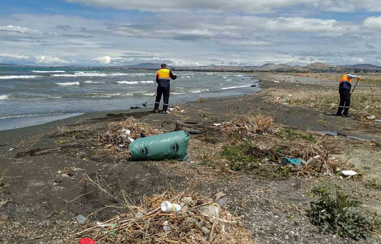 Van Büyükşehir Belediyesi inci kefali göç güzergahındaki dereleri temizledi
?v=1