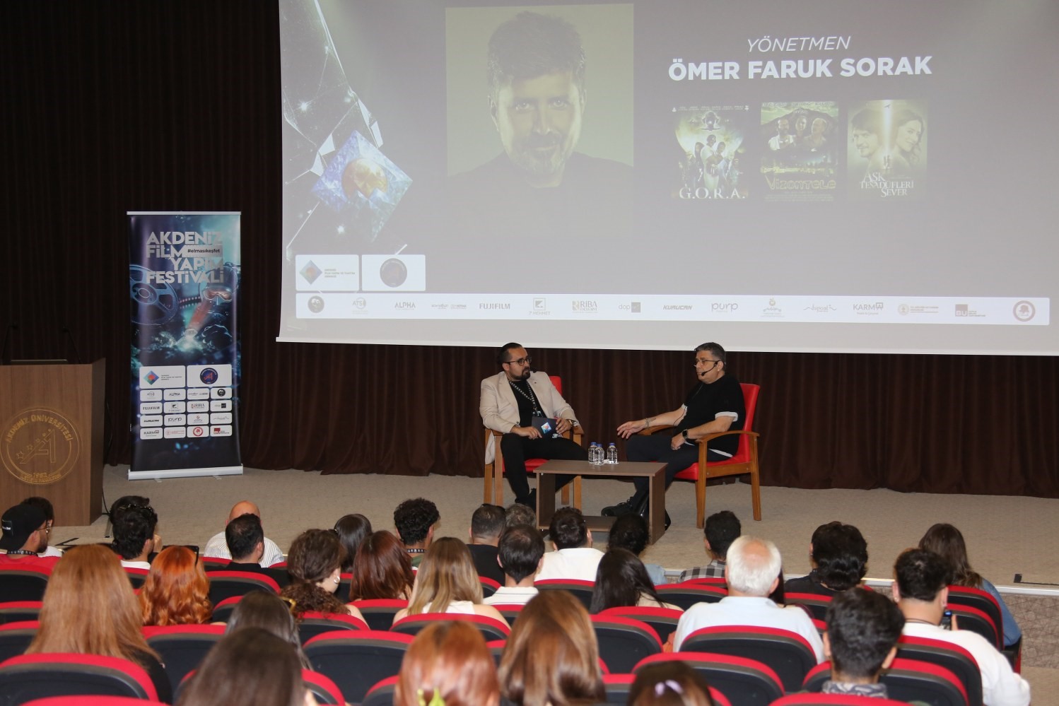 Yönetmen Ömer Faruk Sorak, Akdeniz Üniversitesi’nde öğrencilerle buluştu
?v=1