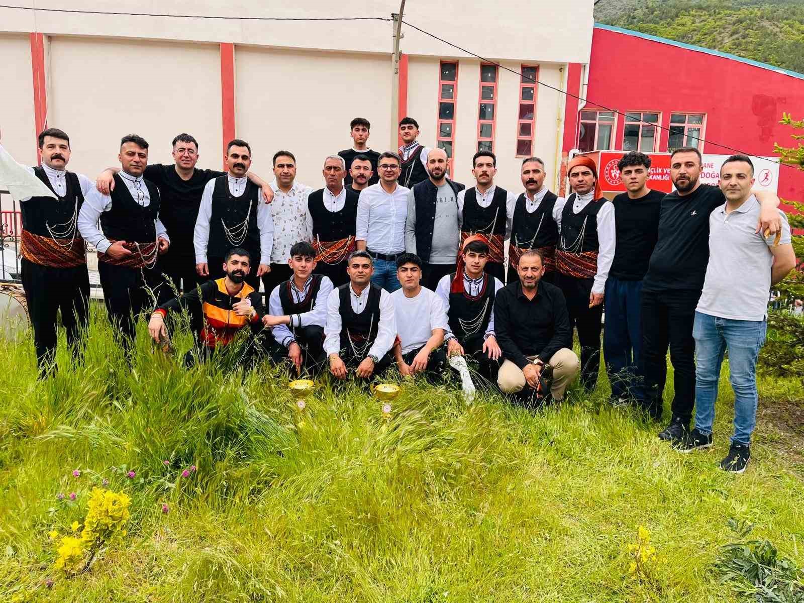 Ağrı ekibi halk oyunları bölge finallerinde birinci oldu
?v=1