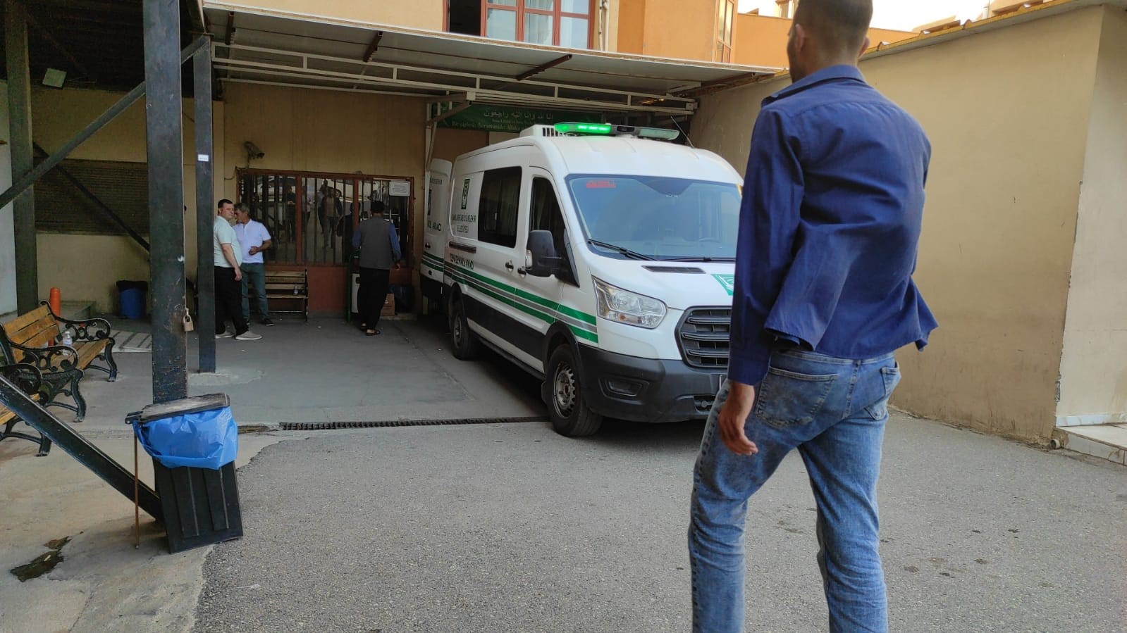 Trafoyu onarmak isterken akıma kapılan kişi hayatını kaybetti
?v=1