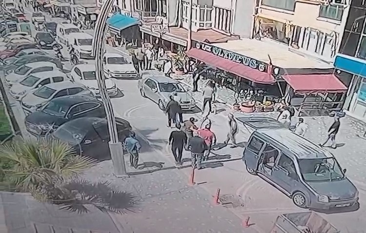Bursa’da genç kadını kaçırmaya çalışan şüpheliler tutuklandı
?v=1