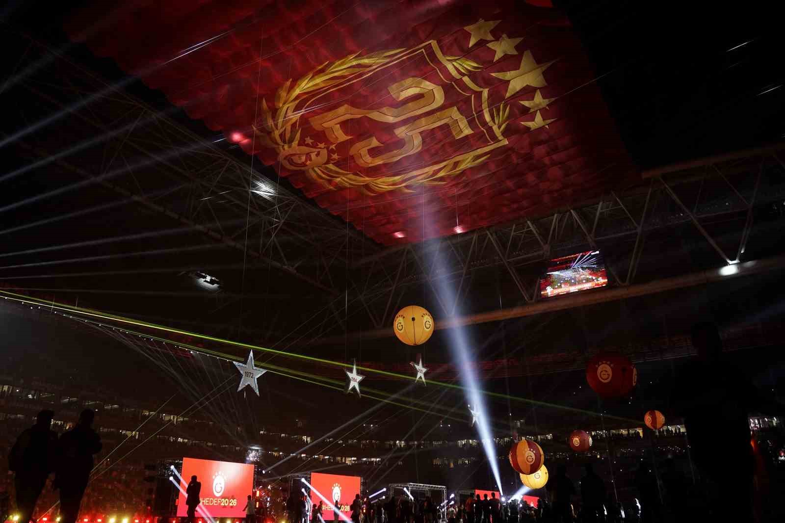 Galatasaraylı futbolculardan şampiyonluk sevinci
?v=1