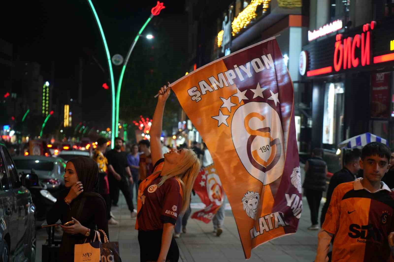 Galatasaray’ın şampiyonluğu Muş’ta coşkuyla kutlandı
?v=1