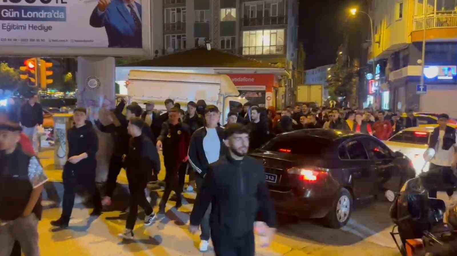 Eskişehirspor taraftarı sokağa döküldü
?v=1