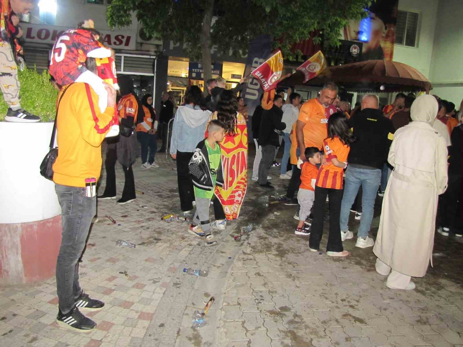 Hisarcık’ta Galatasaray taraftarları şampiyonluğu kutladı
?v=1