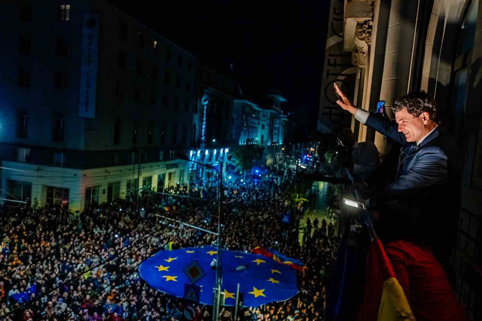 Romanya’da cumhurbaşkanlığı seçimini AB ve NATO yanlısı aday Nicusor Dan kazandı
