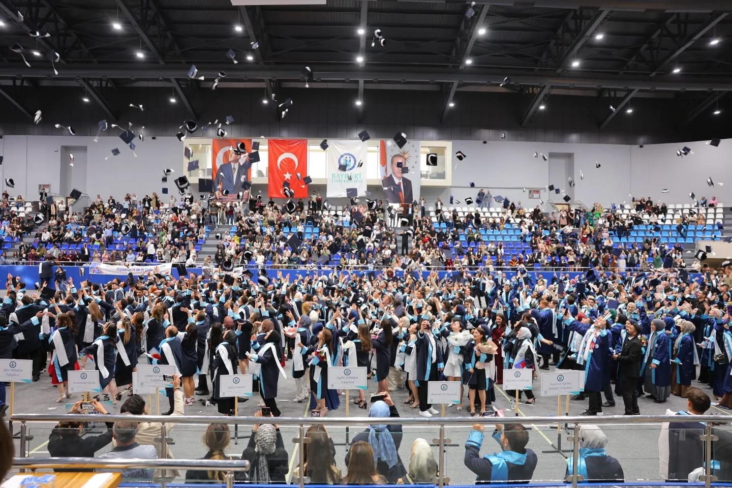 Bayburt’ta üniversite öğrencileri mezuniyet heyecanı yaşadı
?v=1