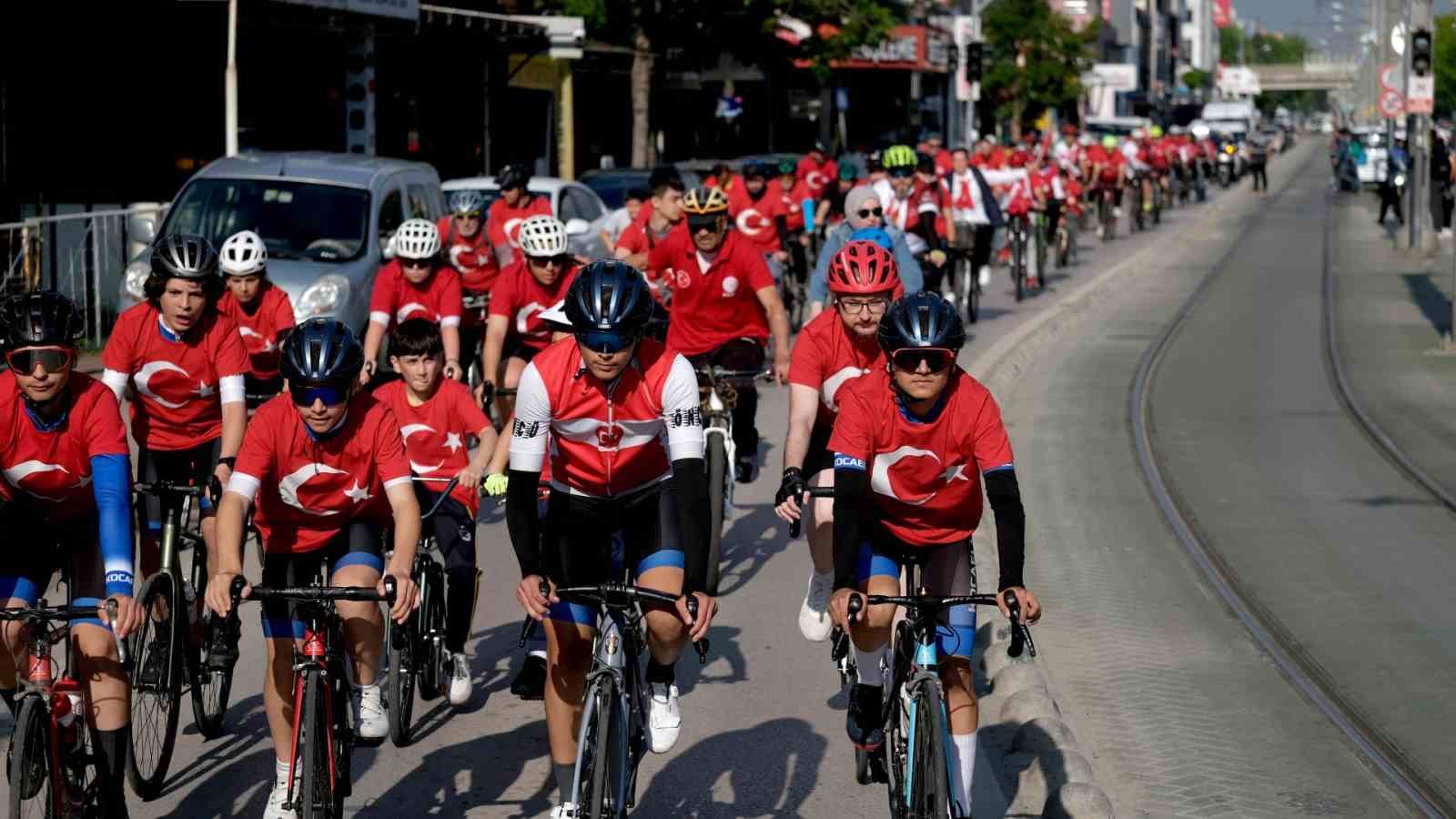 Pedallar 19 Mayıs için çevrildi
?v=1