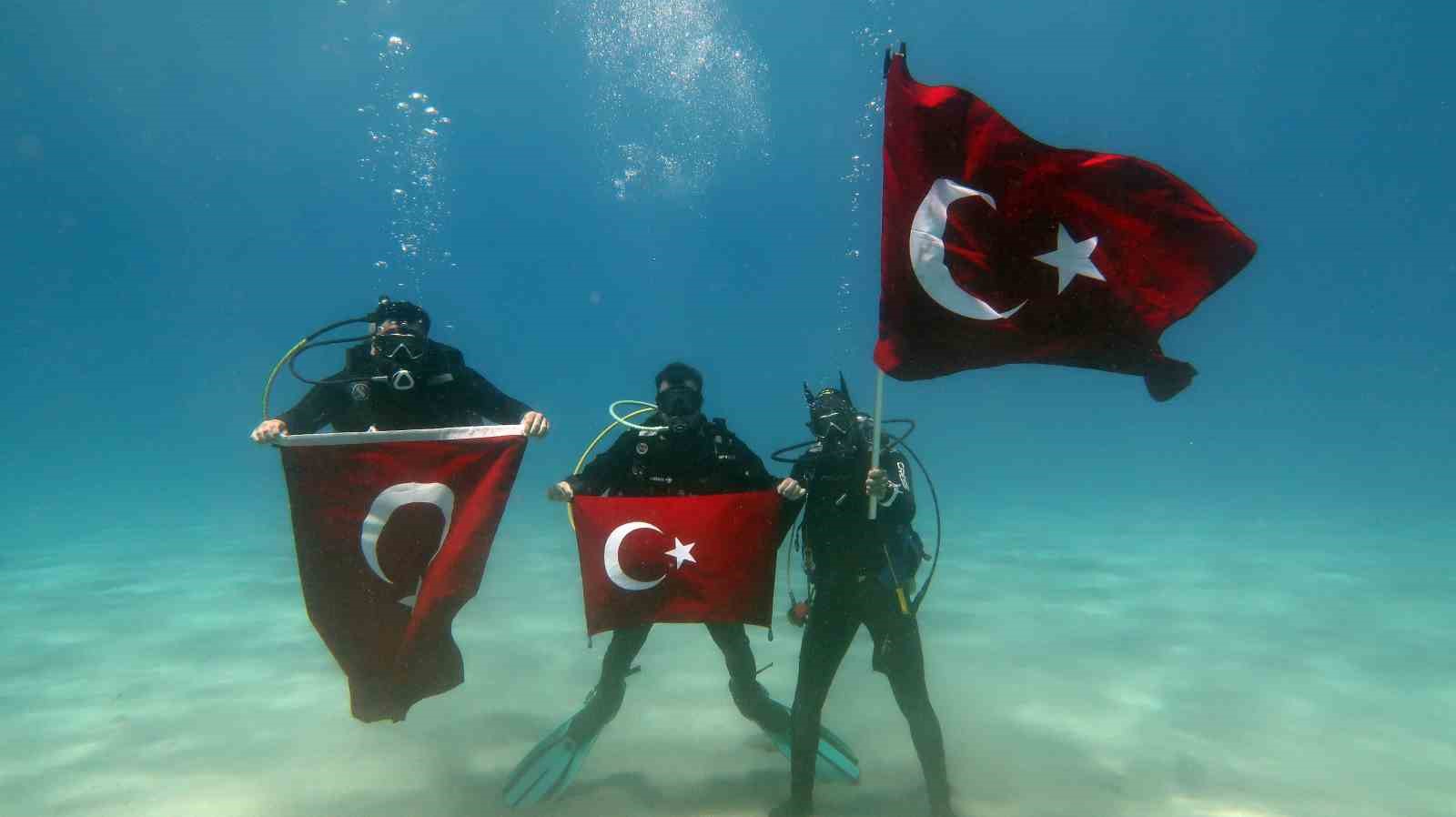 Fethiye’de dalgıçlar 19 Mayıs’ı deniz altında kutladı
?v=1
