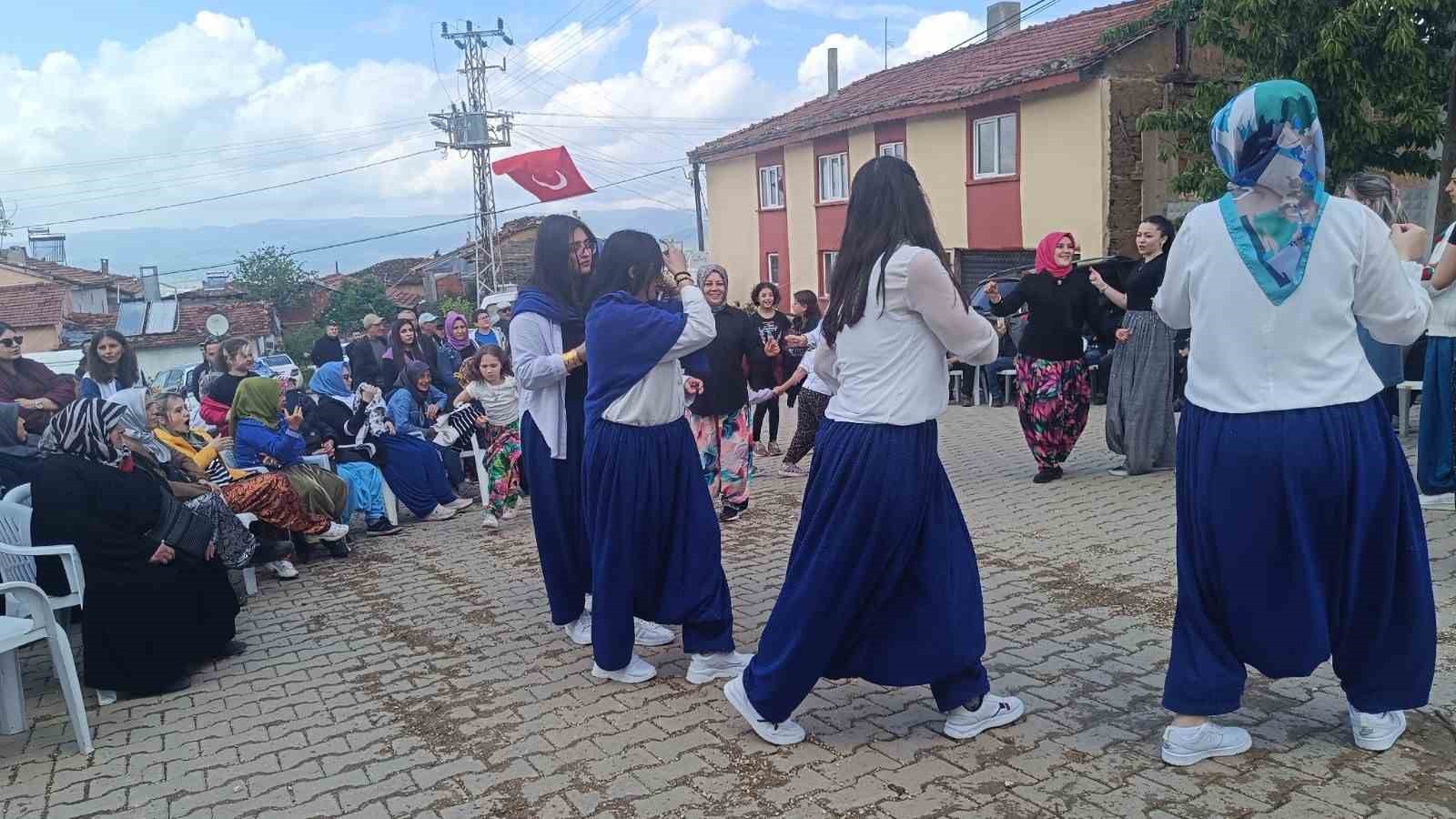 Asırlık gelenek coşkuyla yaşatıldı
?v=1
