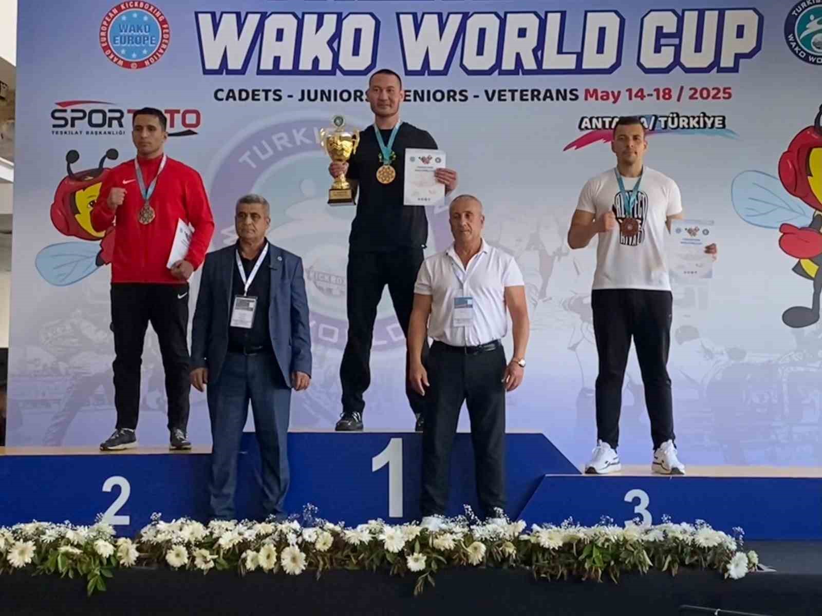 Kemer’in Kick Boks sporcuları dünya şampiyonasından dört madalyayla döndü
?v=1