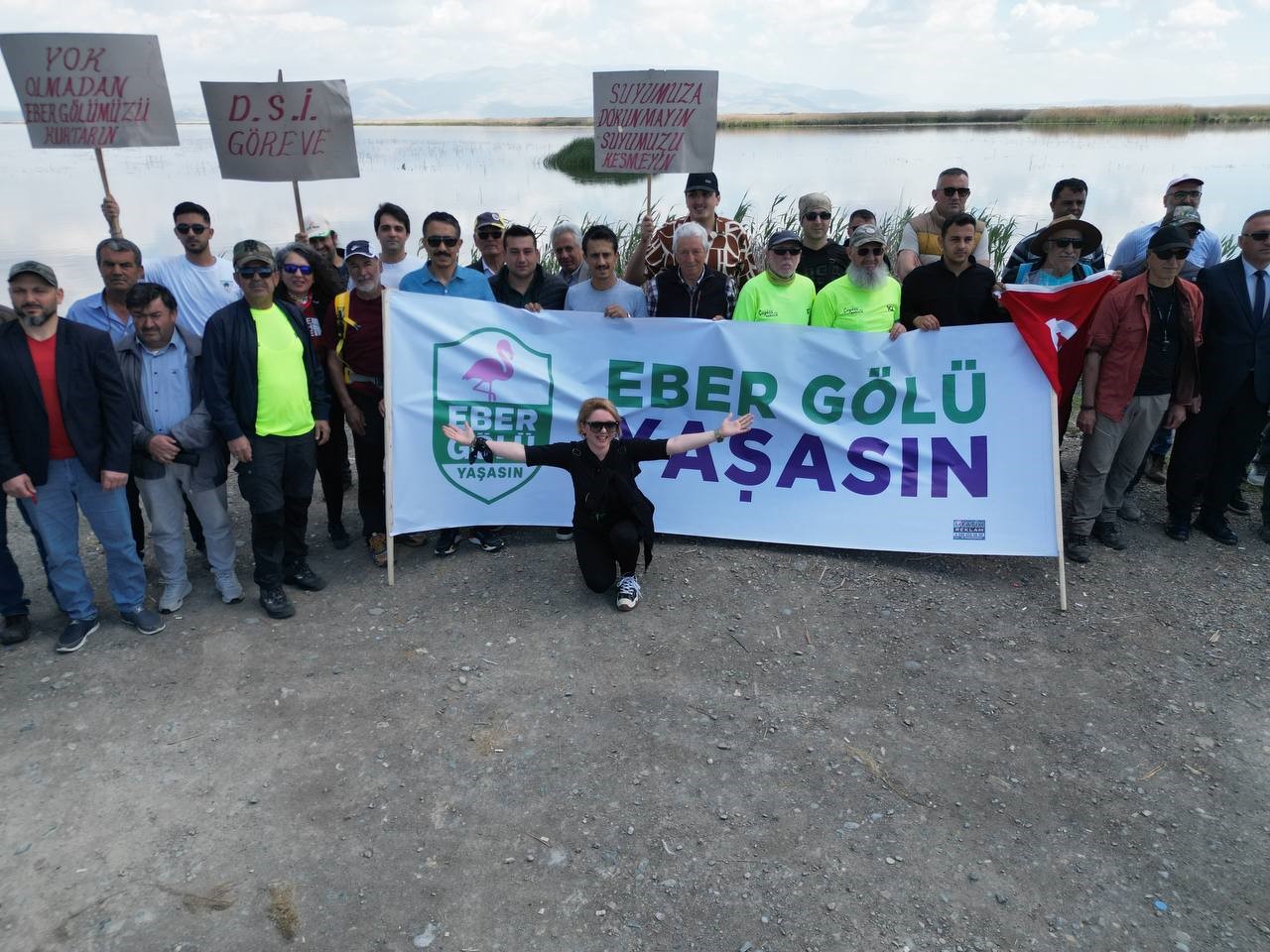 Eber Gölü için yürüdüler
?v=1
