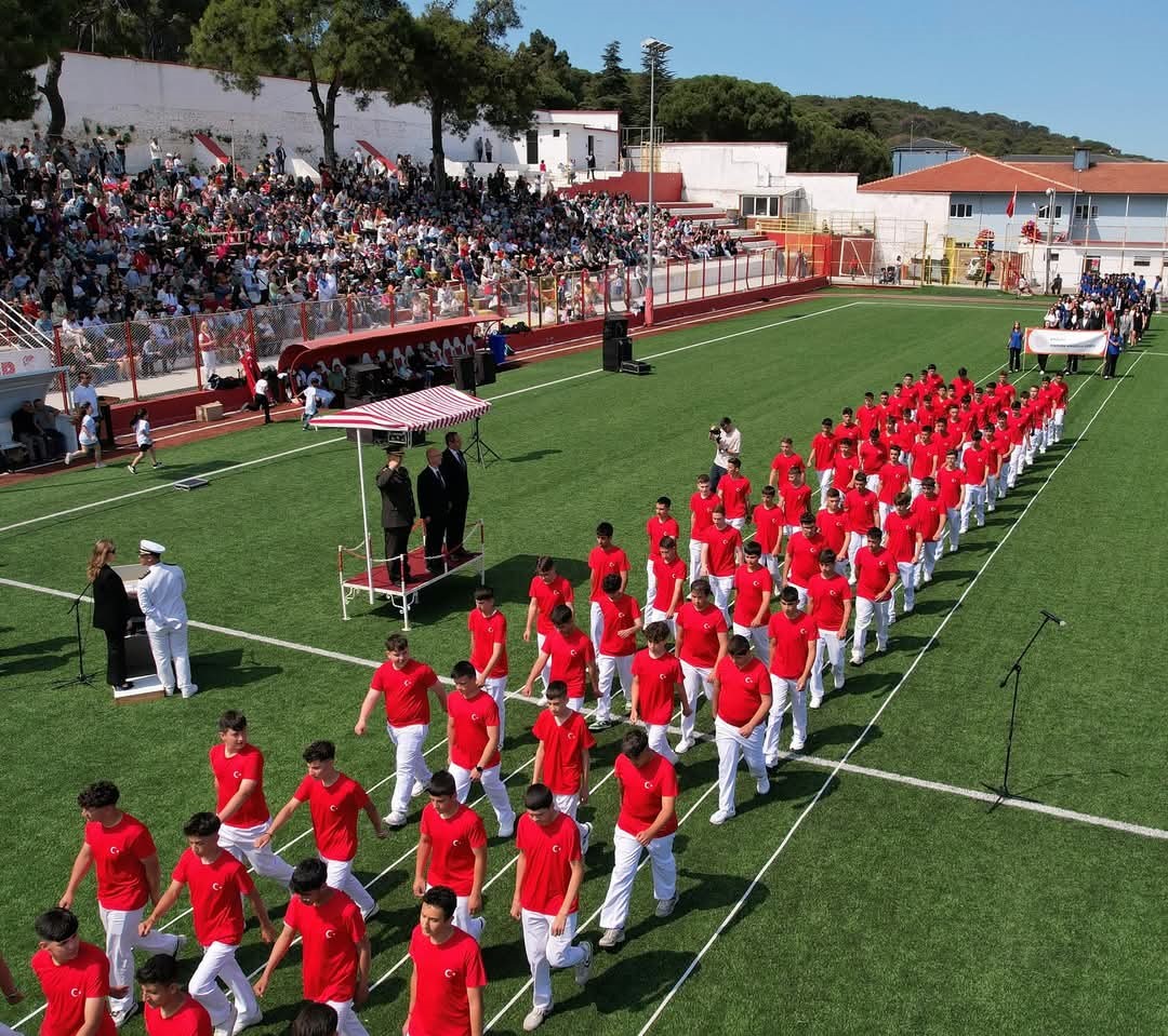 Ayvalık’ta 19 Mayıs coşkusu törenle kutlandı
?v=1
