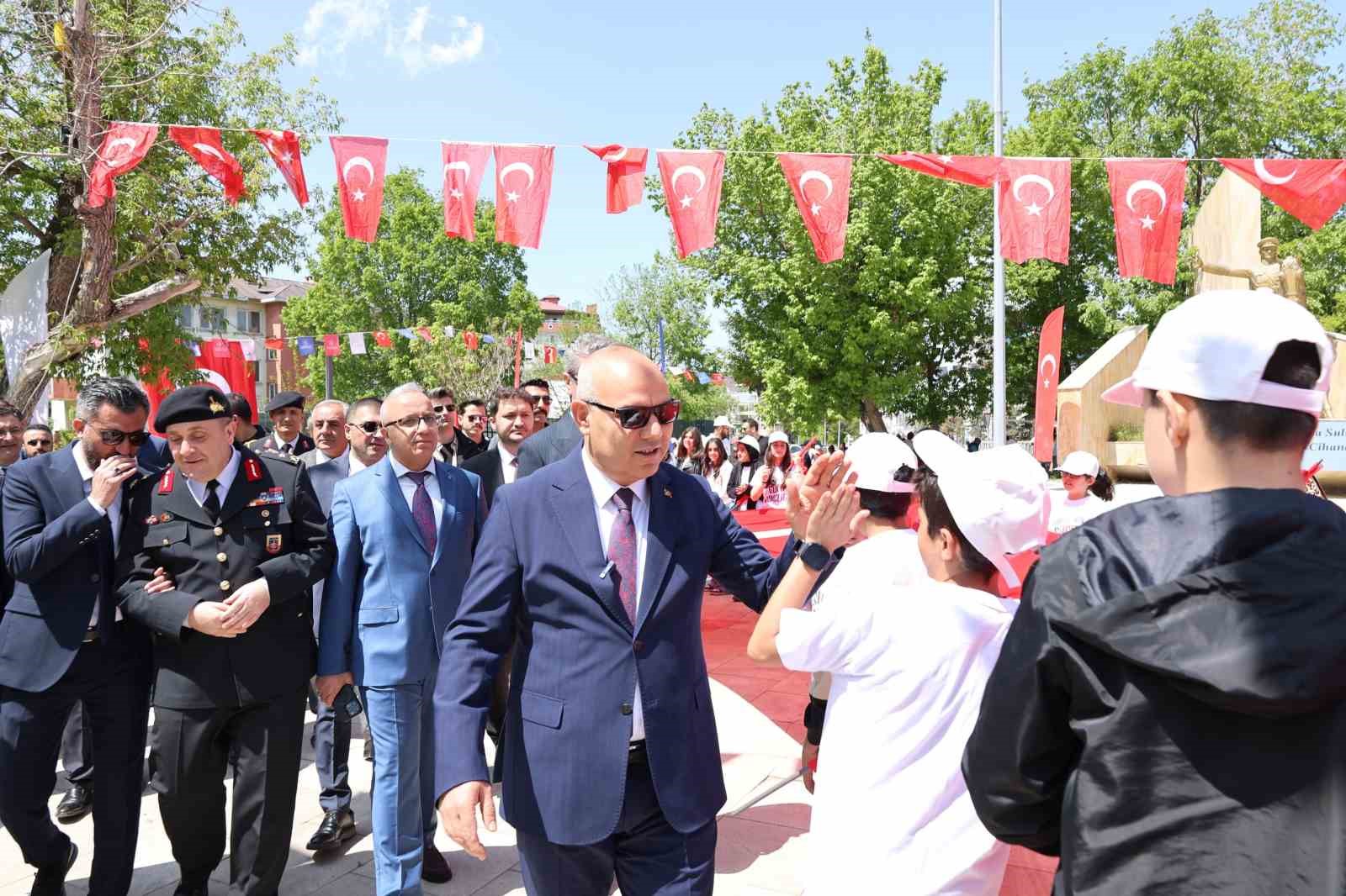 Ağrı’da 19 Mayıs, kortej yürüyüşü ve sportif etkinliklerle kutlandı
?v=1