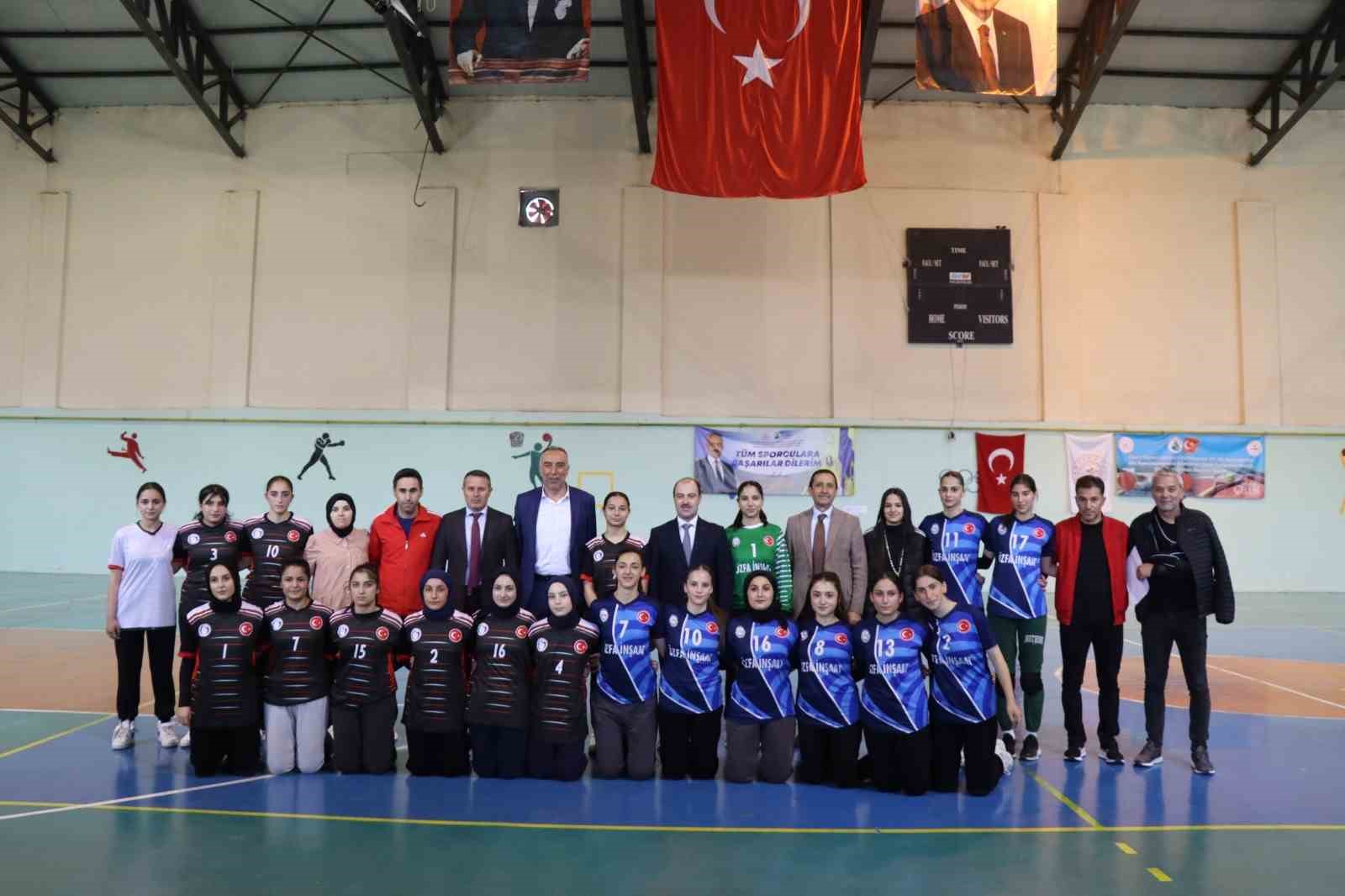 Oltu’da hentbolun şampiyonu Oltu Anadolu Lisesi
?v=1