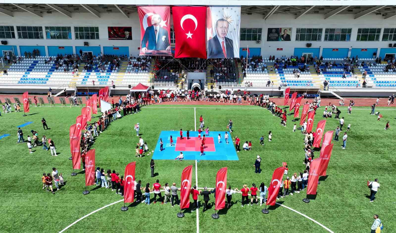 Tunceli’de 19 Mayıs renkli görüntüler oluşturdu
?v=1