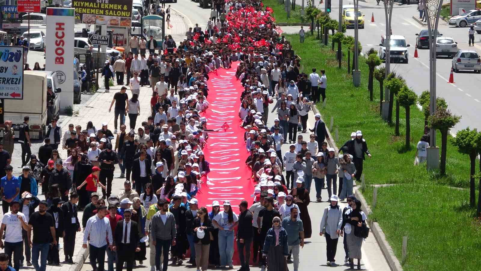 Bitlis’te Gençlik Festivali ve Kitap Fuarı başladı
?v=1