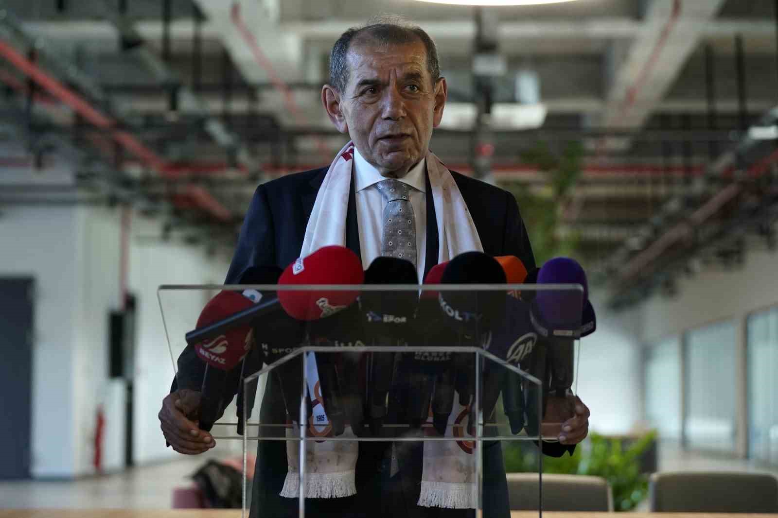 Dursun Özbek:  Muslera ile 1 sezon daha kalması için konuştum 
?v=1