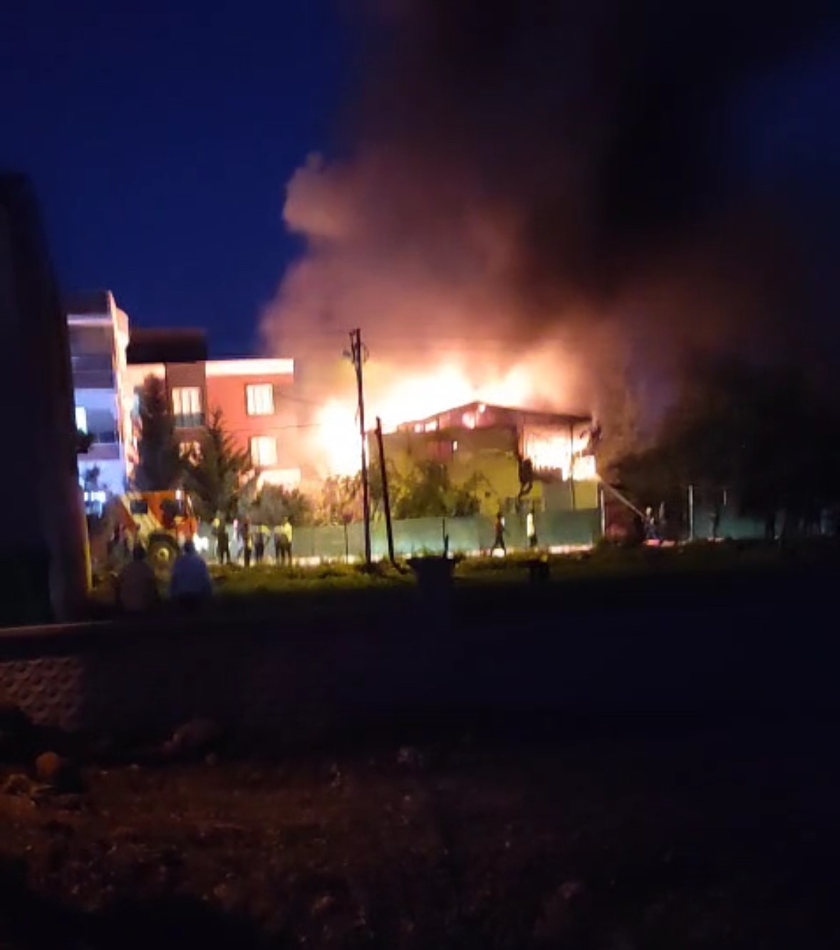 Adıyaman’da 2 katlı ev alev alev yandı
?v=1