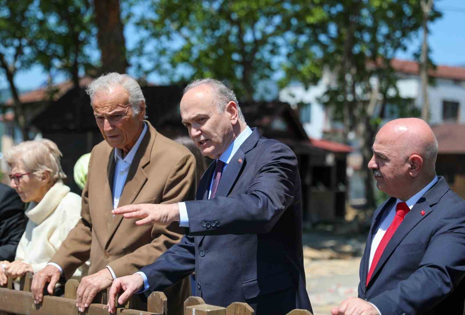 Yeşilçam’ın usta aktörü Ediz Hun Düzce’ye hayran kaldı
?v=1