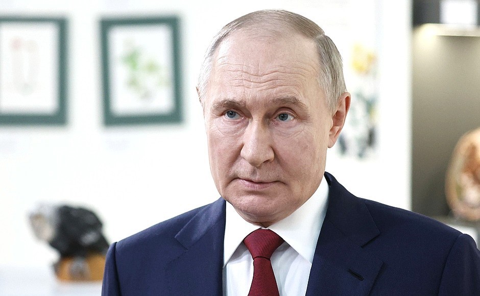 Trump ve Putin telefonda görüştü
?v=1