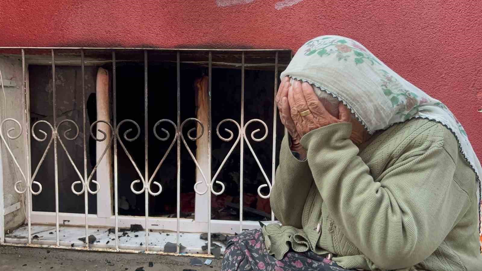 Ateşle oyun evi kullanılmaz hale getirdi
?v=1