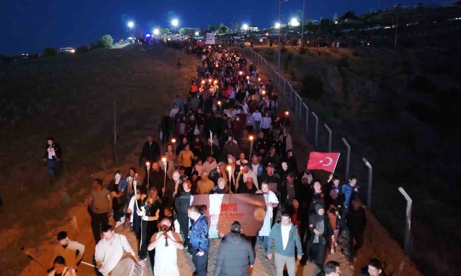 1744 rakımlı Dinek Dağı’nda 19 Mayıs coşkusu
?v=1