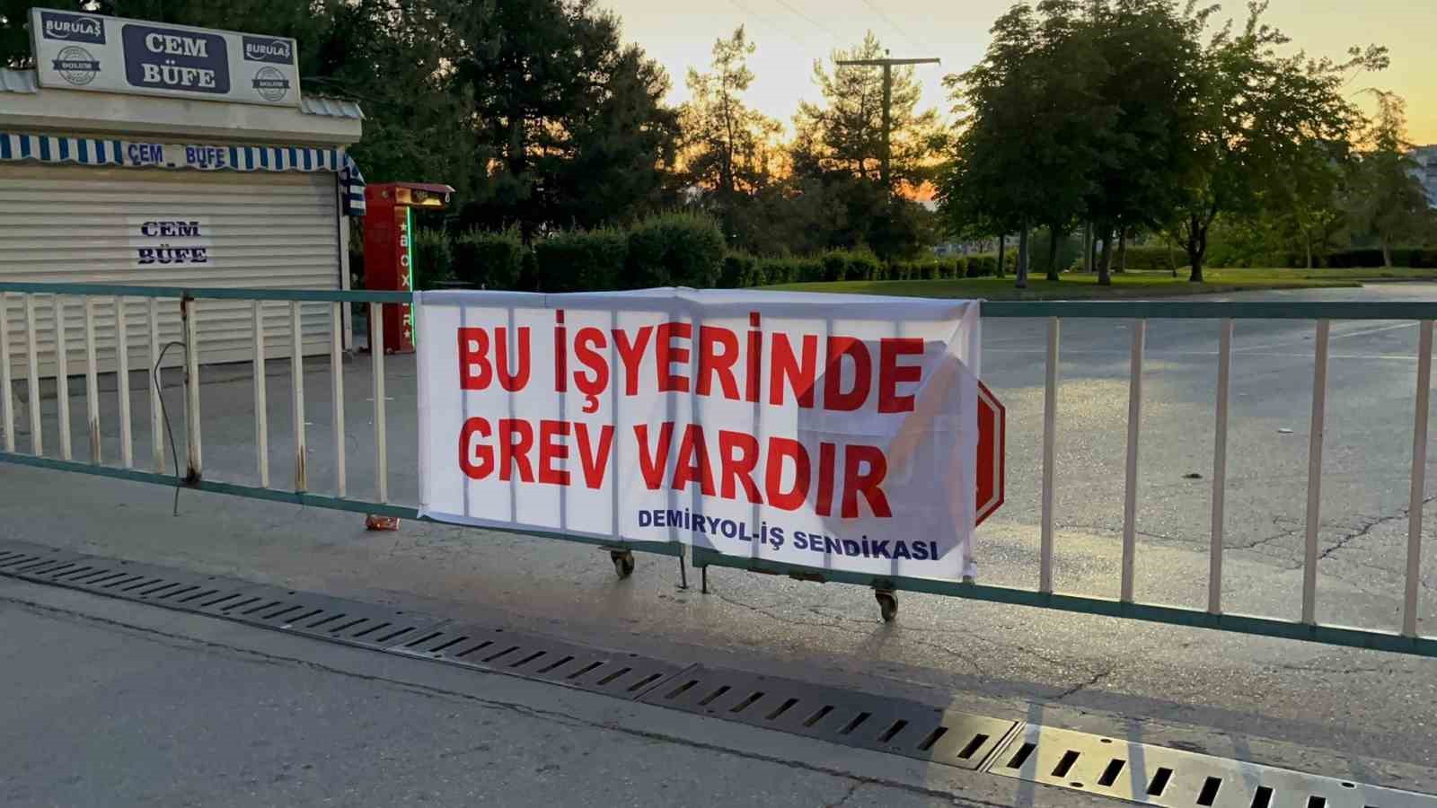 Bursa’da toplu ulaşımda grev.. Metro seferlerini stajyerler yaptı
?v=1