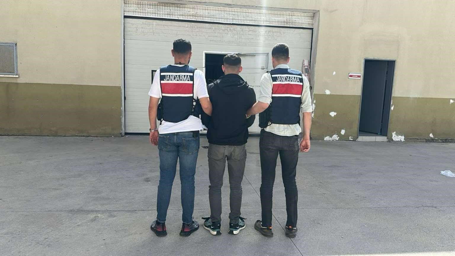 Hırsızlık ve yaralama suçundan aranan hükümlüyü jandarma yakaladı
