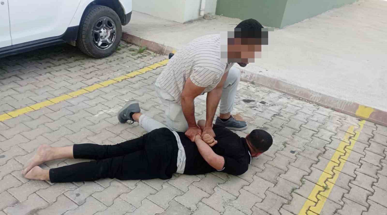 Uyuşturucu koltuğun altından çıktı: Kaçmaya çalışan 2 şüpheli yakalandı
?v=1