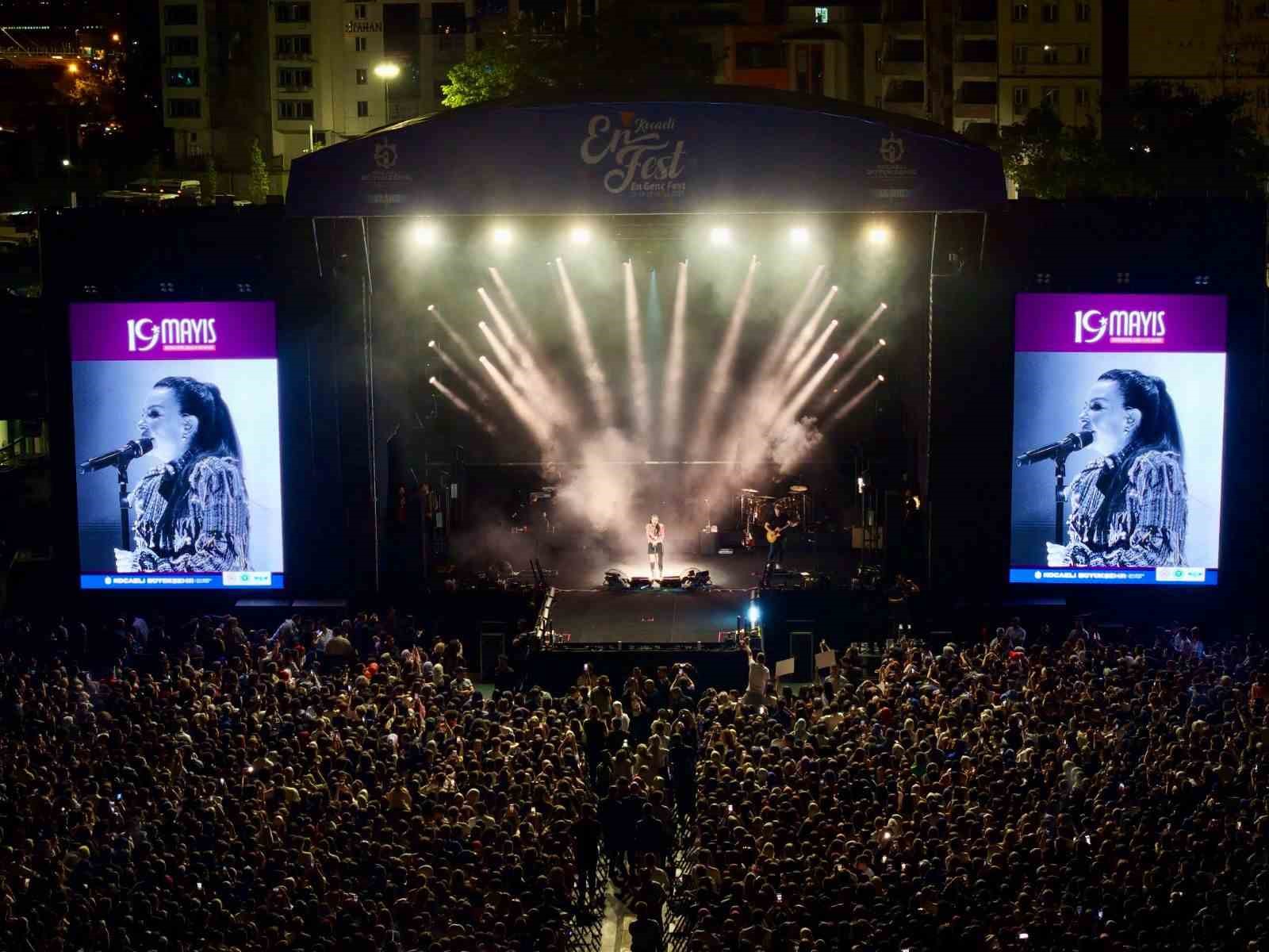 Fatma Turgut’tan unutulmaz konser
?v=1