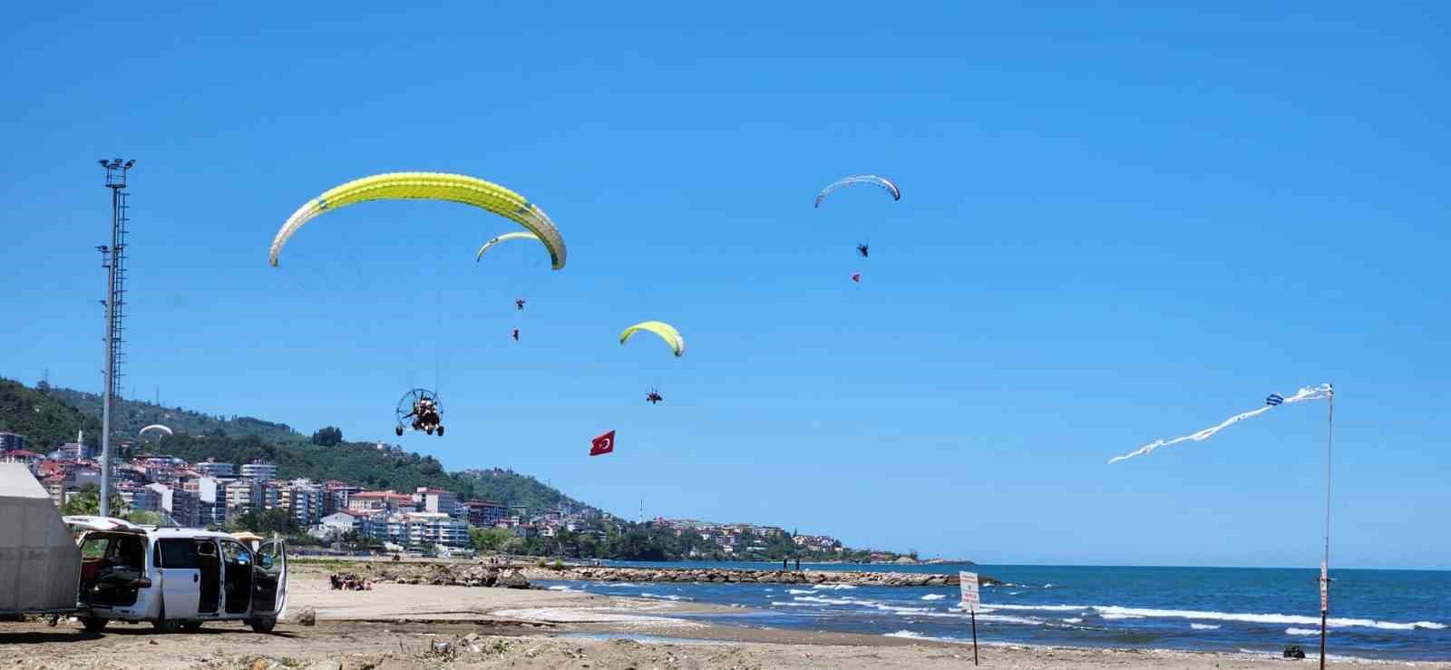 Giresun’da paramotor gösterisi nefes kesti
?v=1