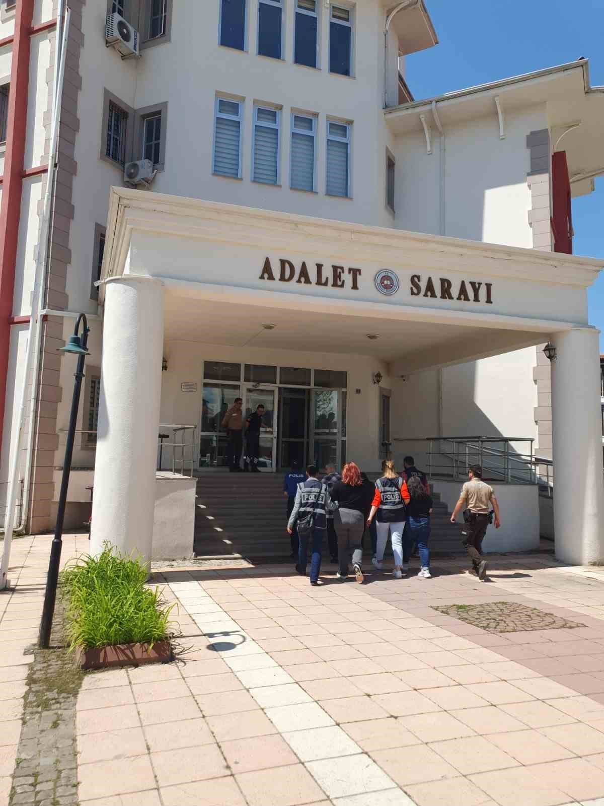 Kastamonu’da aranan 4 şahıs yakalandı
?v=1