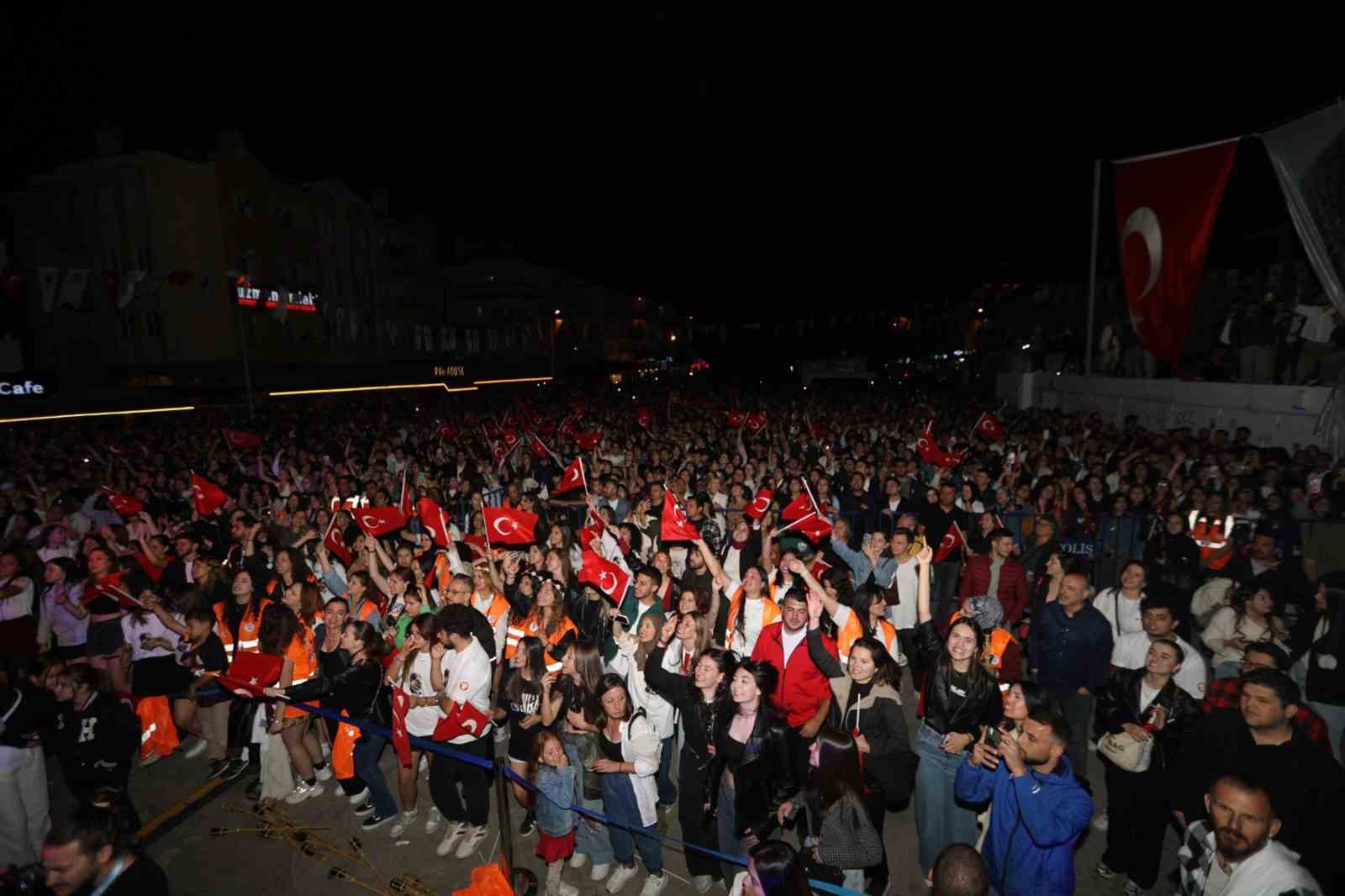 19 Mayıs coşkusu Büyükşehir konserleri ile yaşandı
?v=1