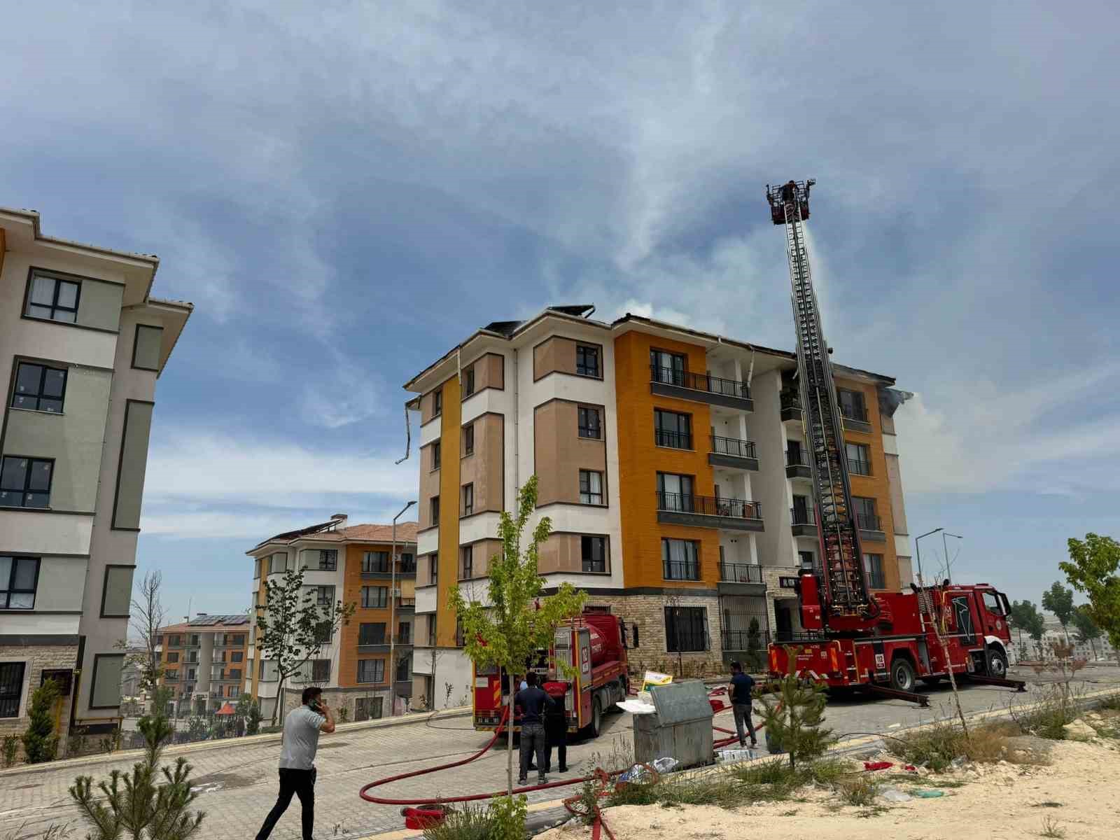 Şanlıurfa’da korkutan yangın kontrol altına alındı
?v=1