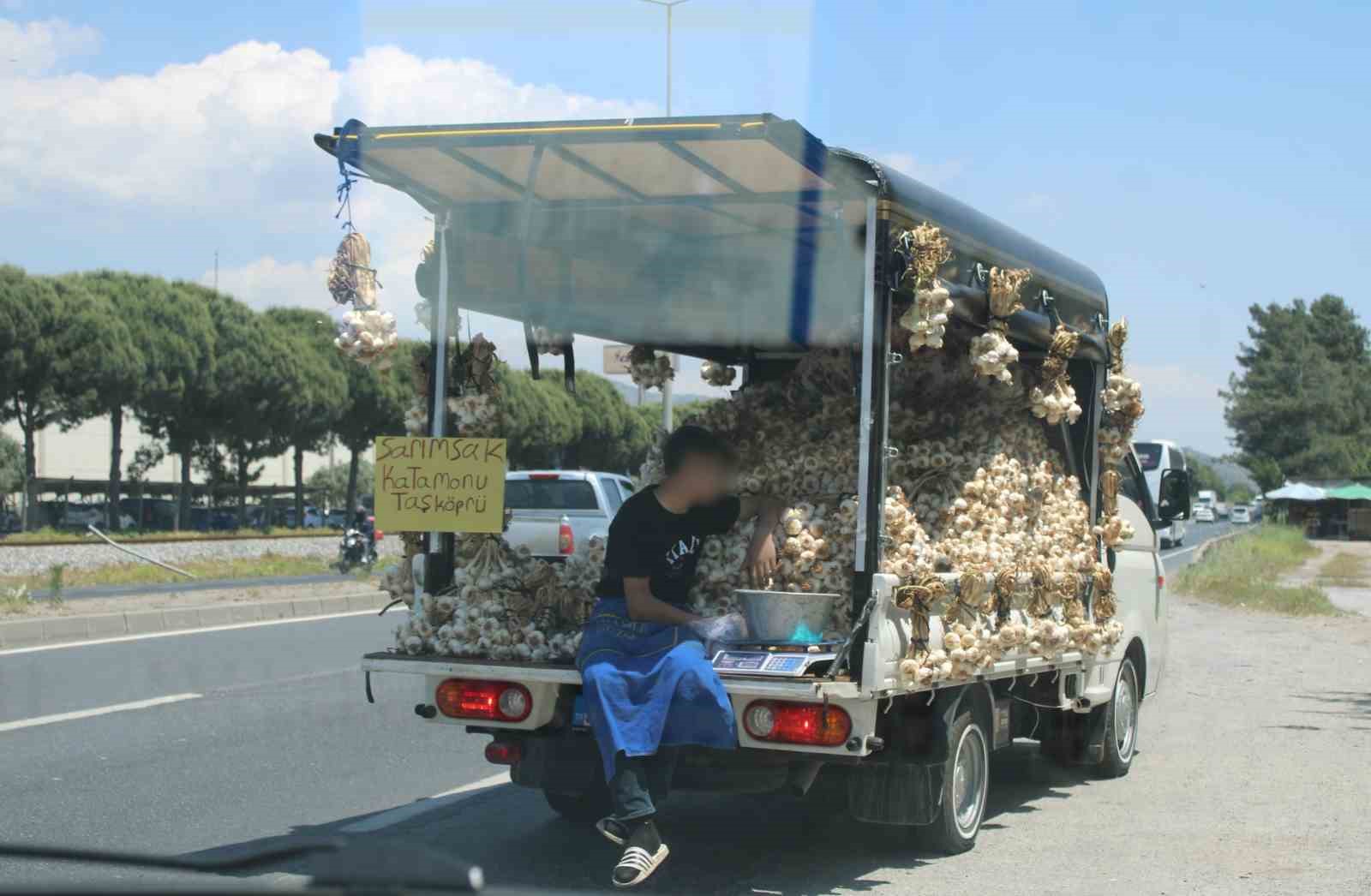 Sarımsak satıcısının tehlikeli yolculuğu
?v=1