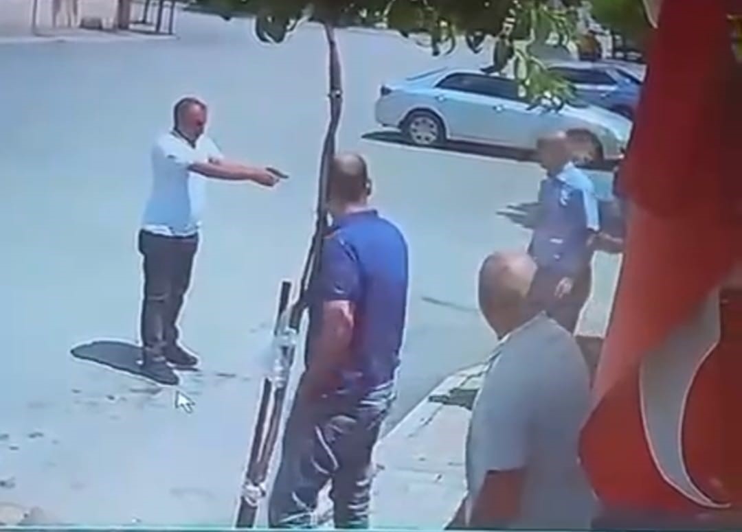 Taksicinin kardeşi tarafından vurulma anları kamerada: Önce vurmuş sonra 112’yi aramış
?v=1