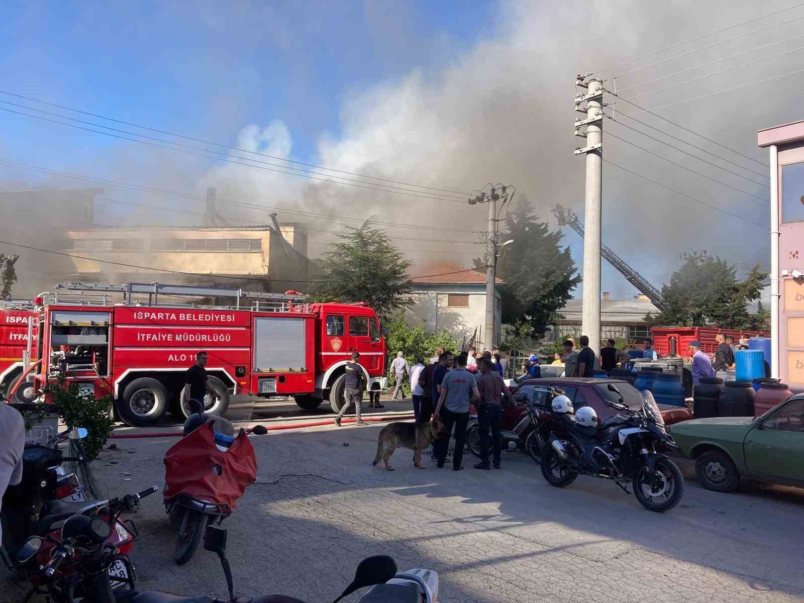 Isparta’da oyuncak dükkanında çıkan yangını itfaiye ekibi söndürdü
?v=1