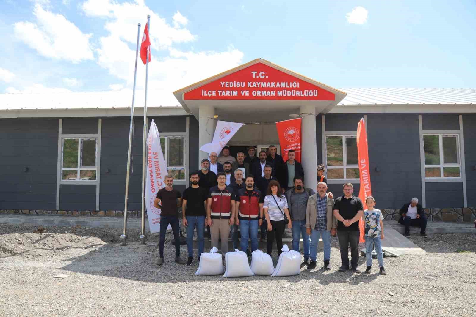 Bingöl’de üreticilere yüzde 75 hibeli 8 ton kuru fasulye tohumu dağıtıldı
