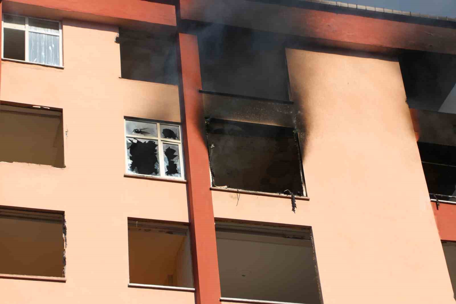 Rize’de boş binada yangın çıktı
?v=1