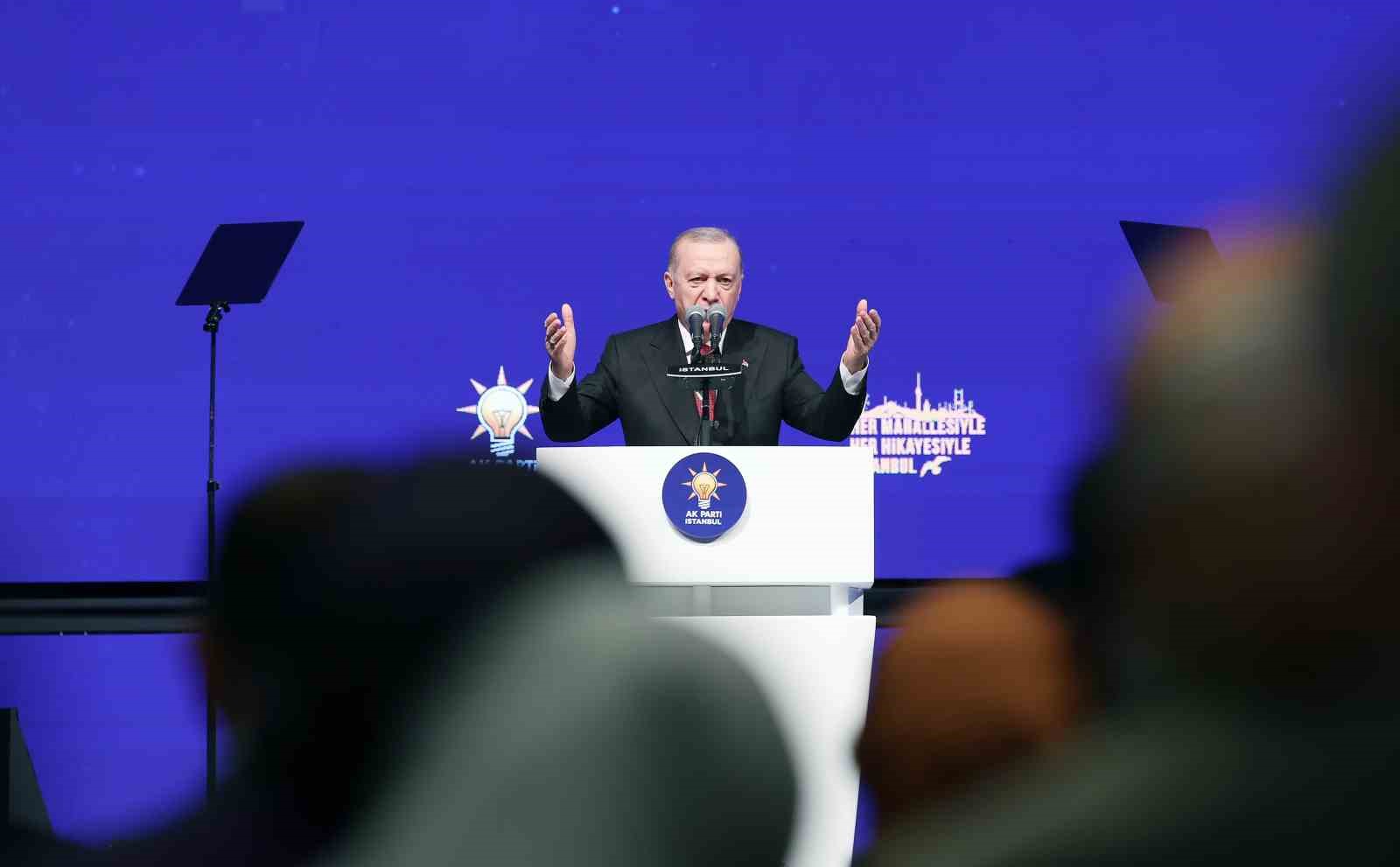 Cumhurbaşkanı Erdoğan’dan Özgür Özel’e tepki:  Suç örgütünün posta güvercini gibi hareket ediyor 
